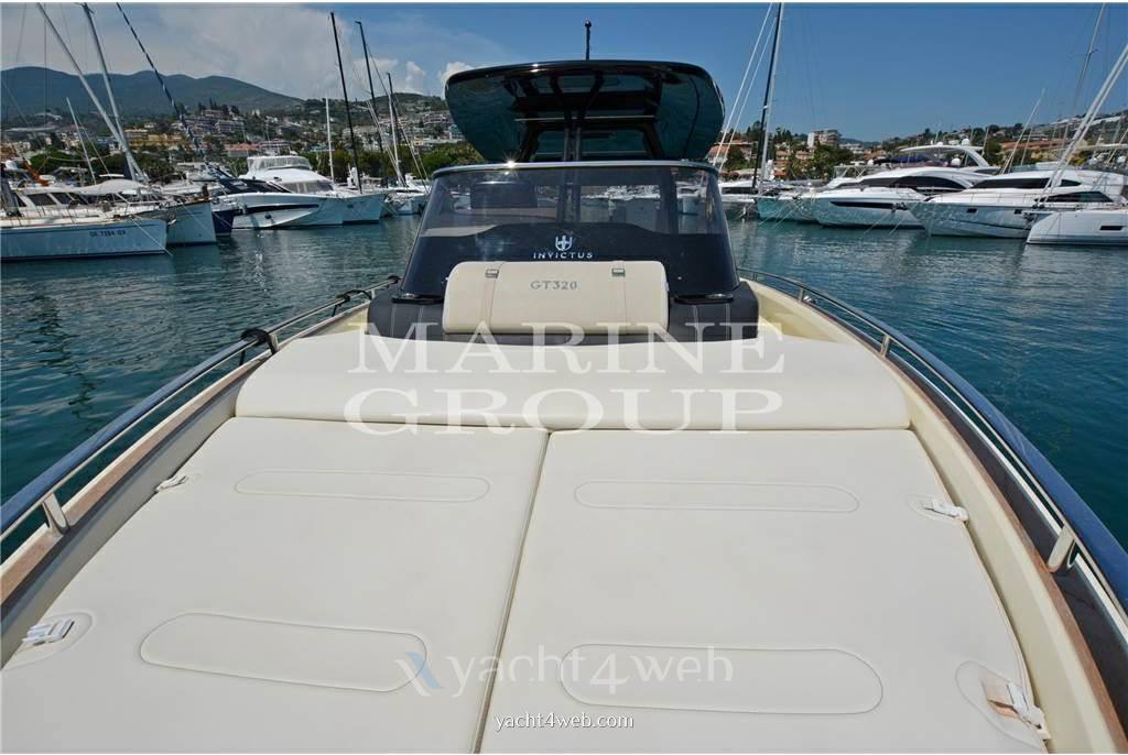 Invictus Gt320 bateau à moteur