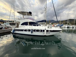 Galeon 330 fly
