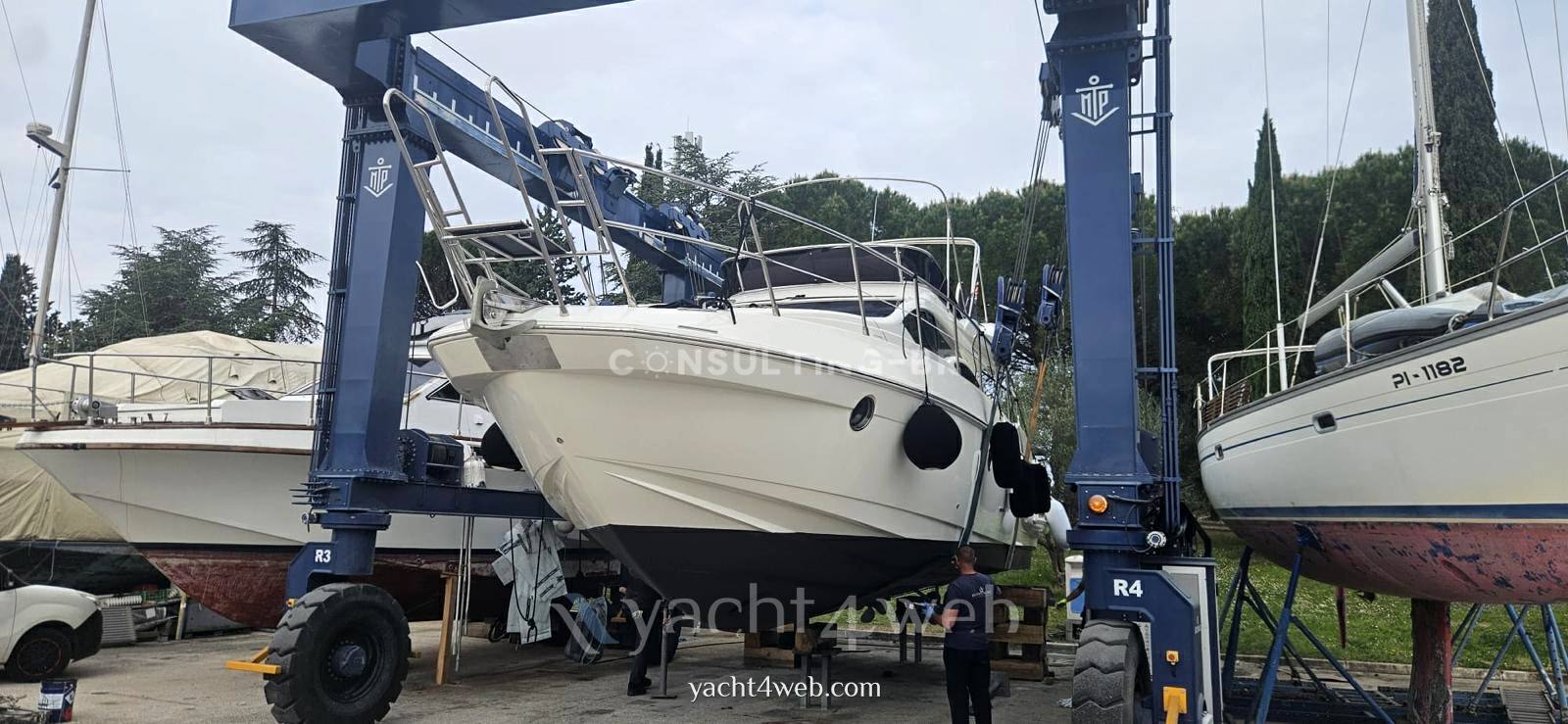 Azimut 43 fly