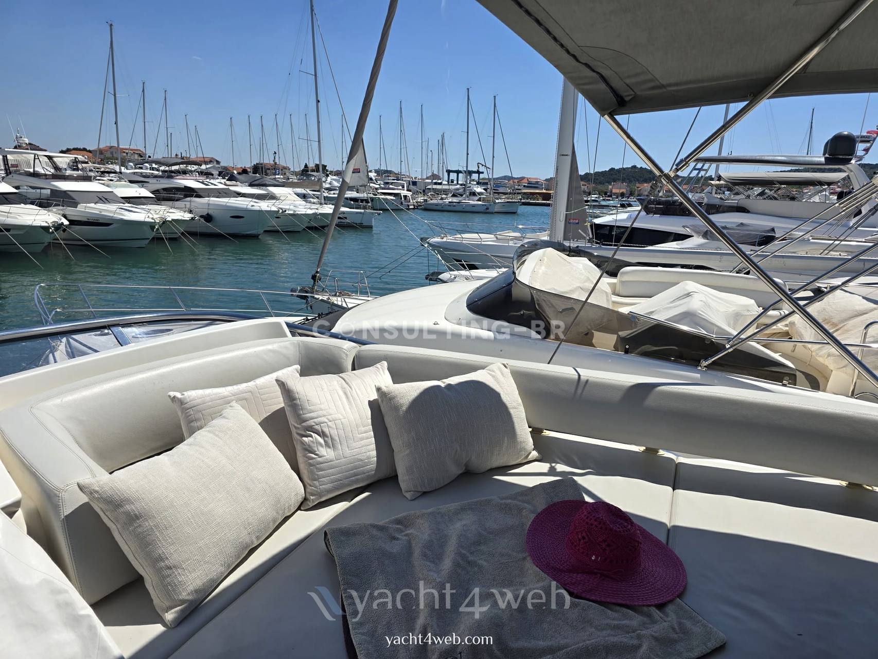 Azimut 47 fly