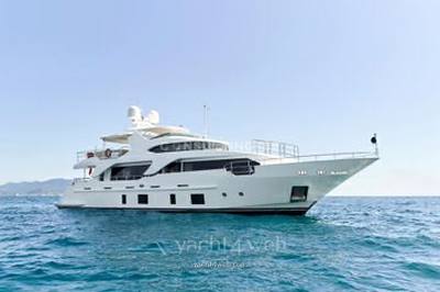 Benetti Delfino 93