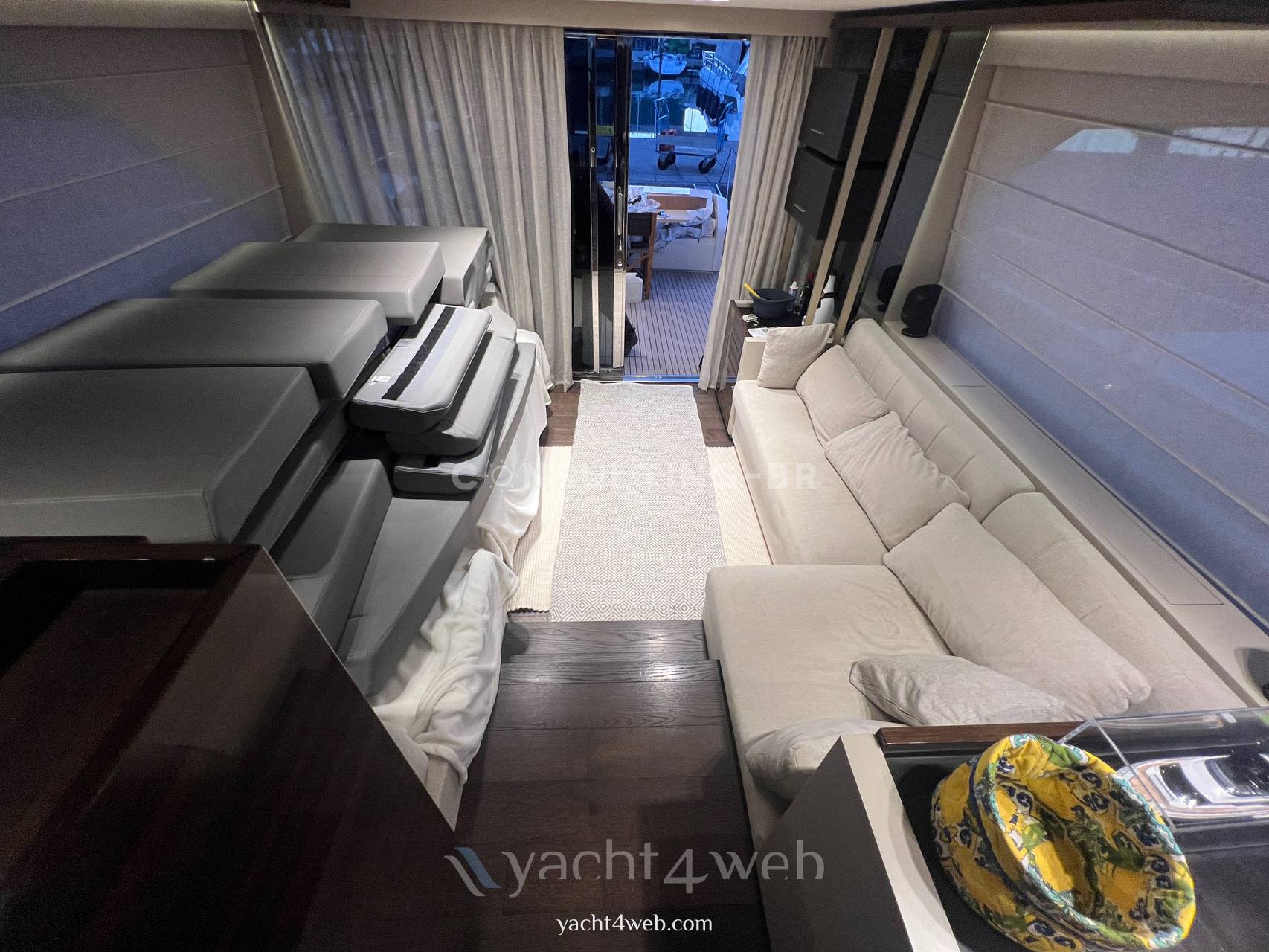 Ferretti 670 fly