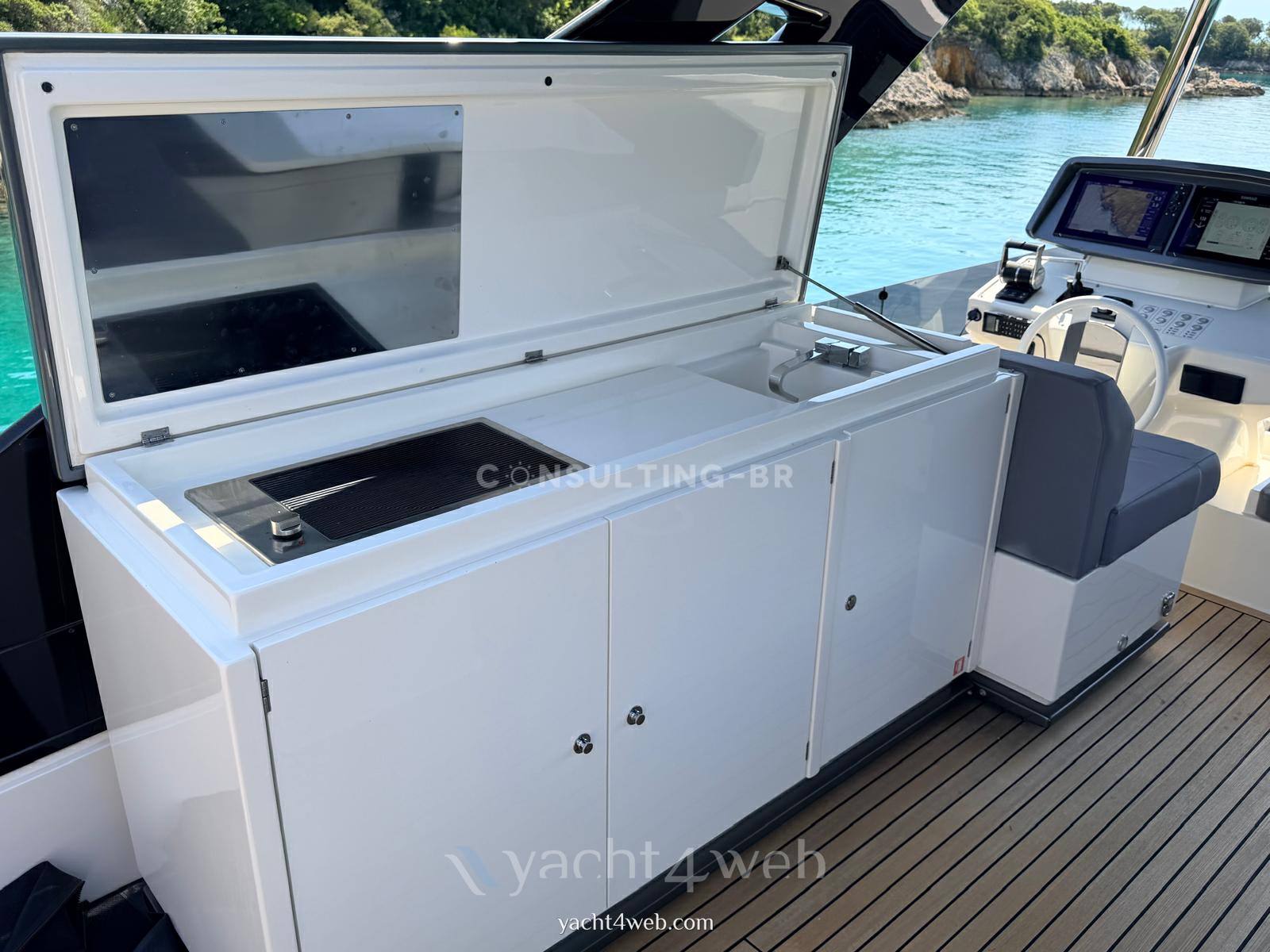 Ferretti 670 fly