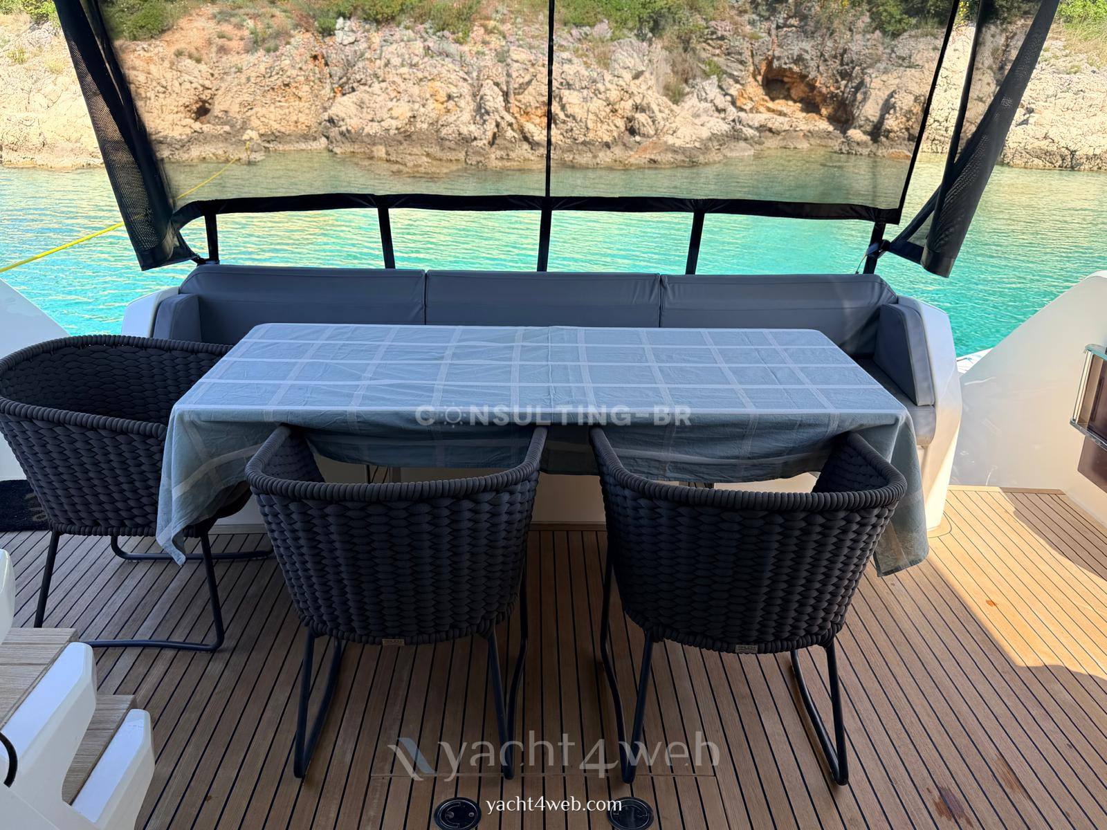 Ferretti 670 fly