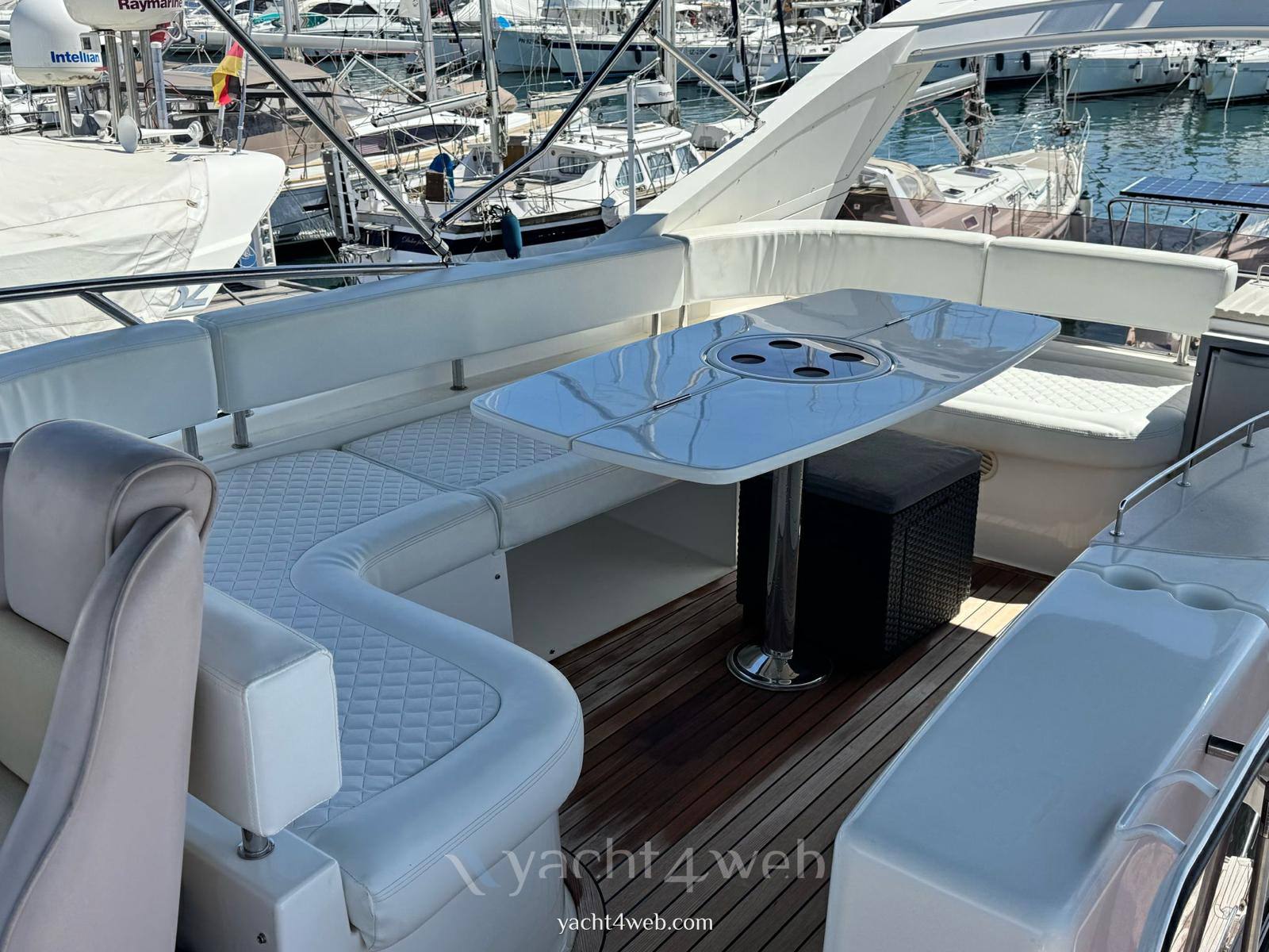 Galeon 530 fly