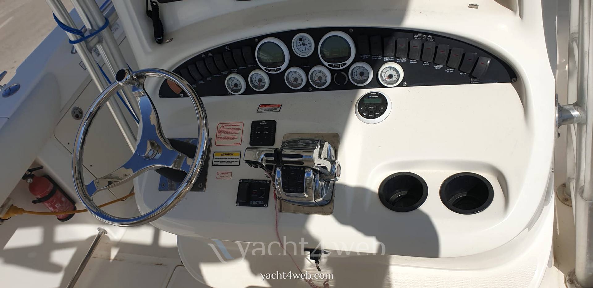 Boston whaler Outrage 320