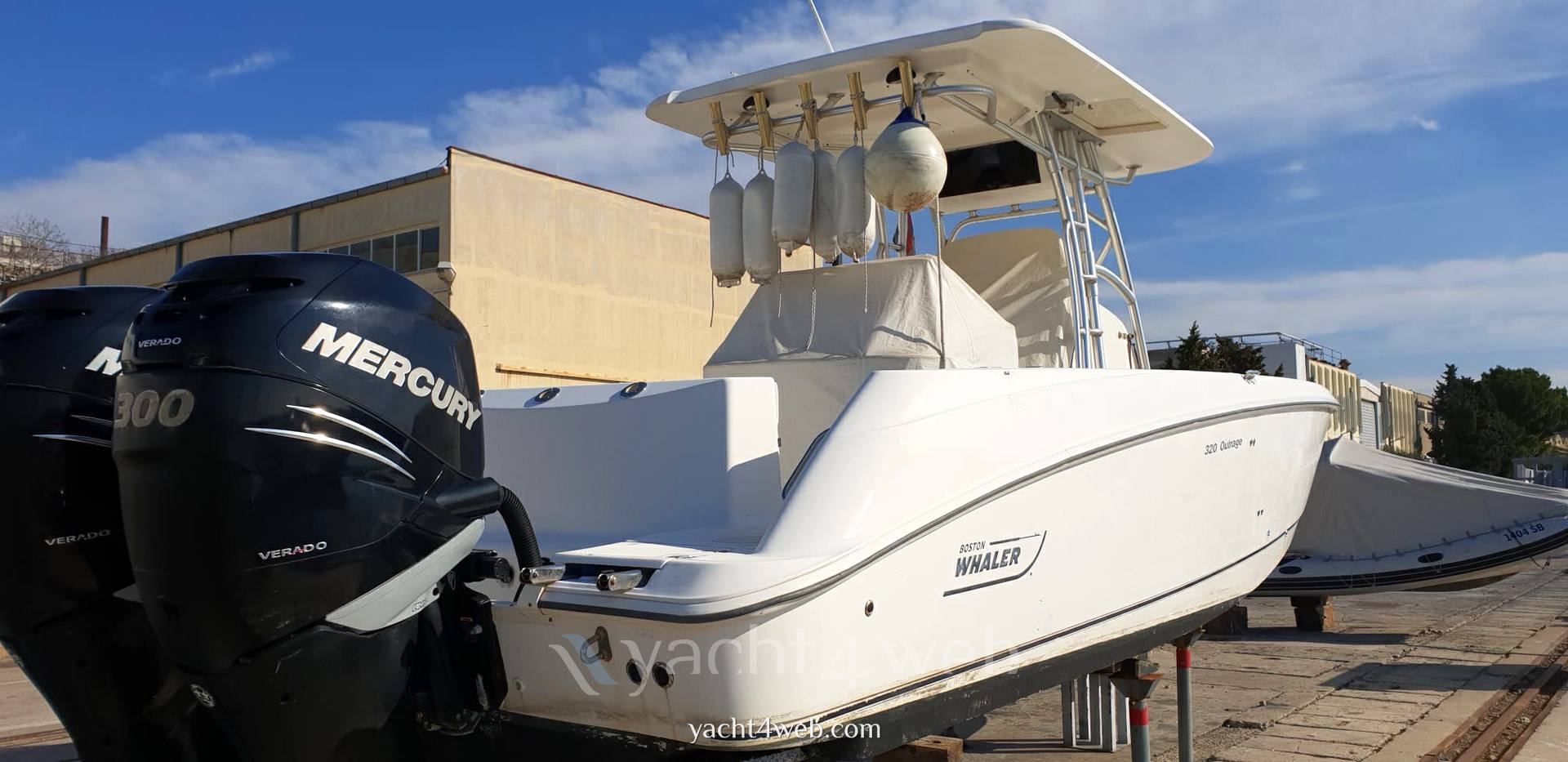 Boston whaler Outrage 320