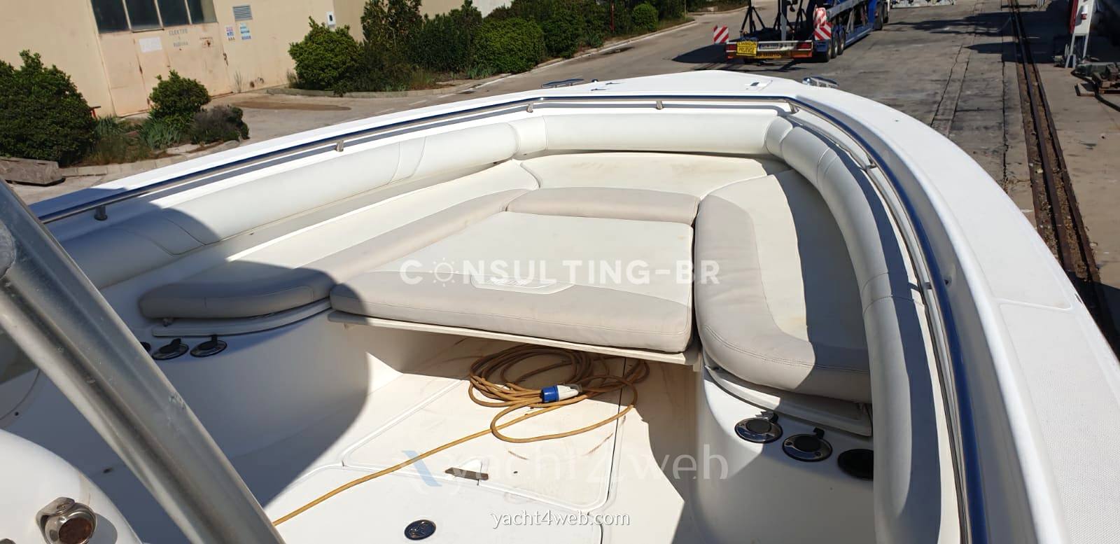 Boston whaler Outrage 320