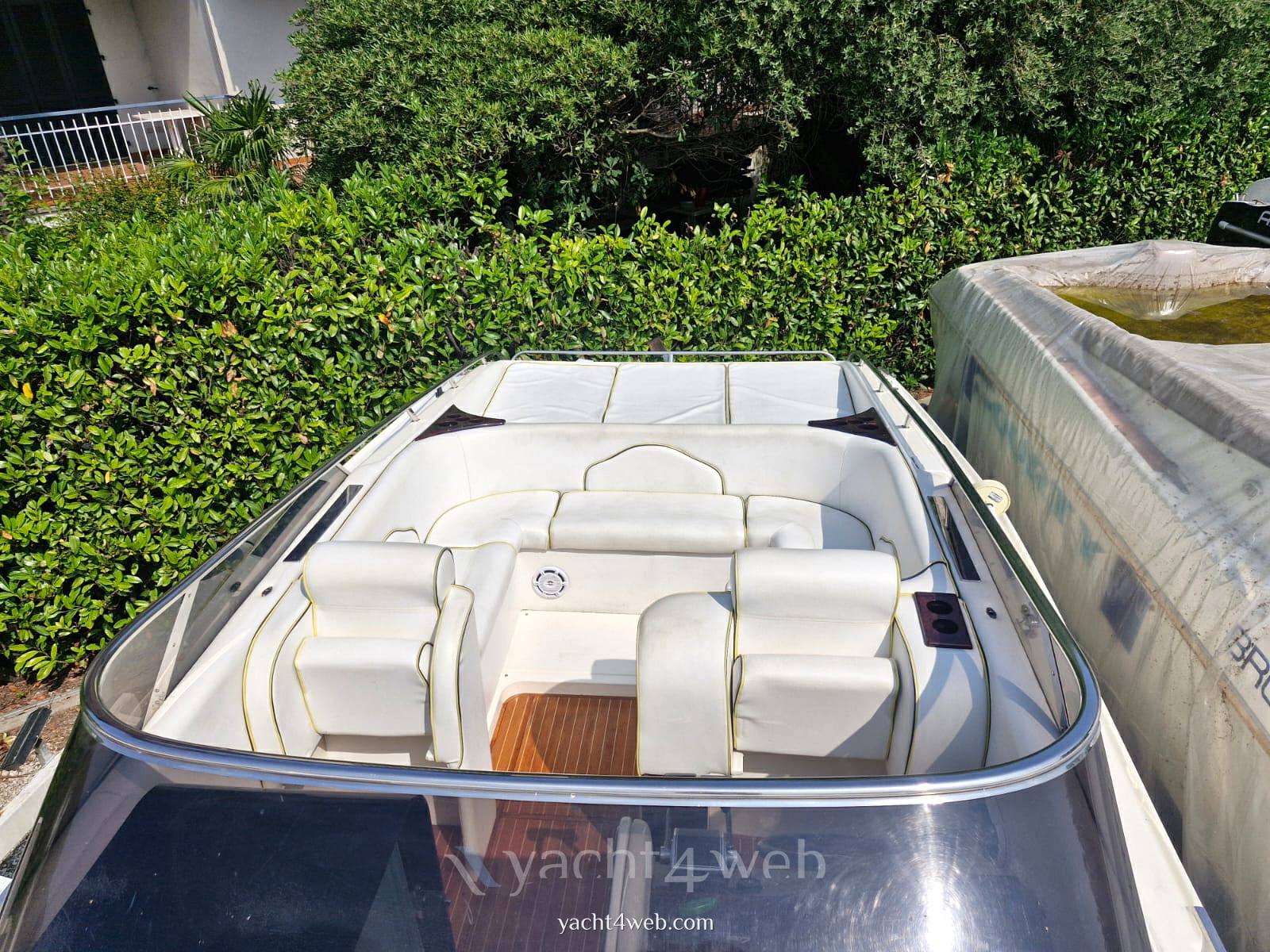 Performance 1107 机动船