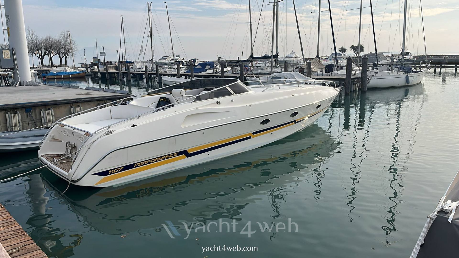 Performance 1107 机动船 用于销售