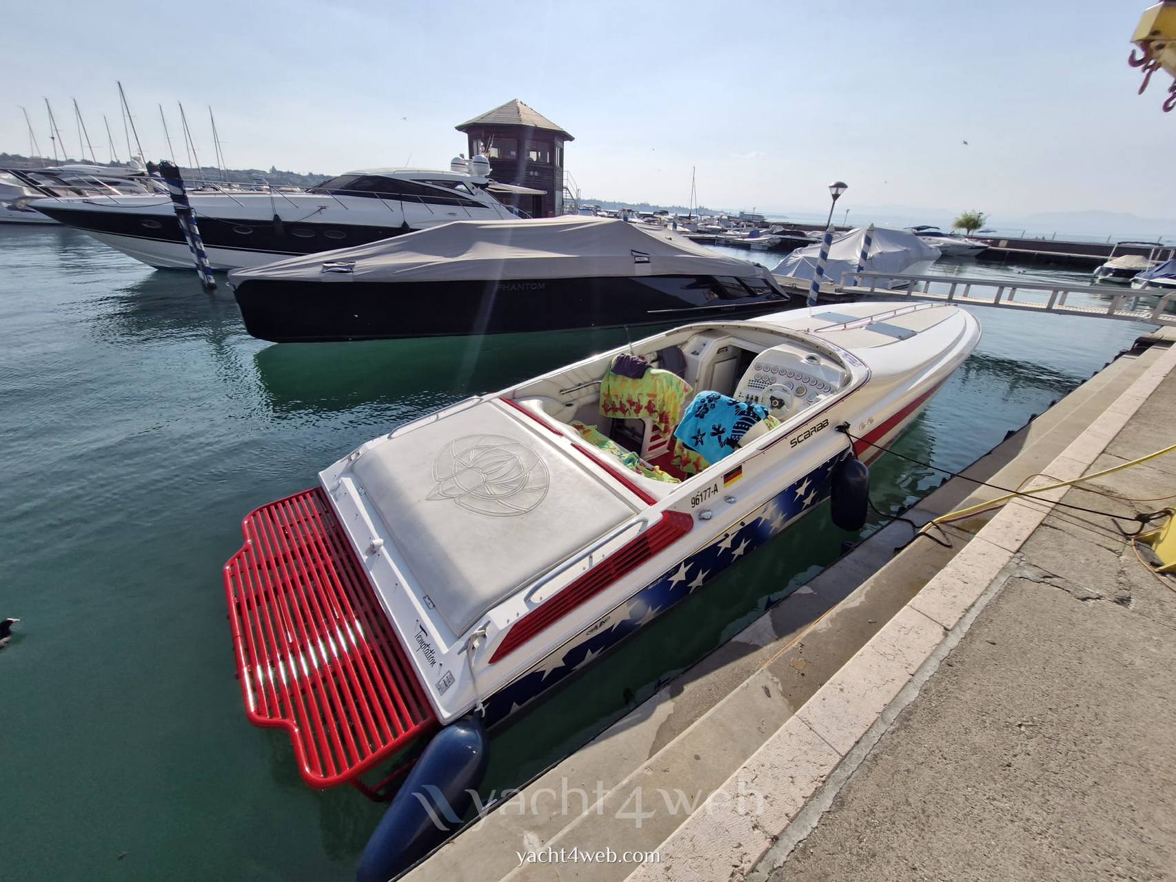 Wellcraft Scarab 38 Моторная лодка используется для продажи