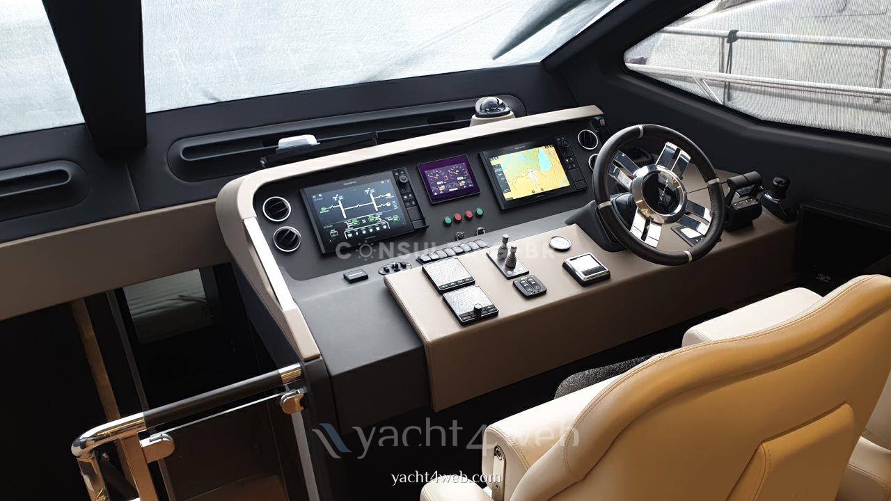 Azimut 66 fly 机动船