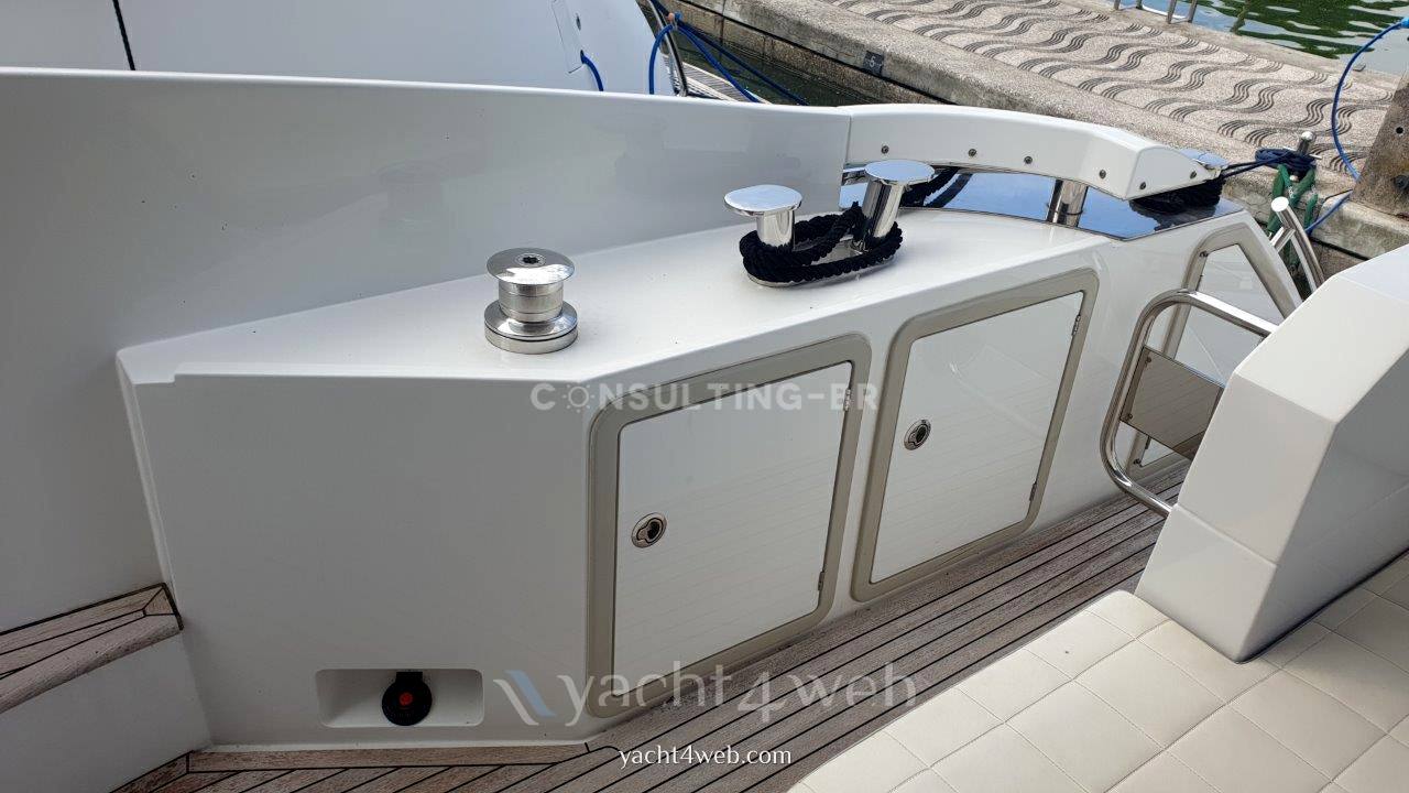 Azimut 66 fly 照片