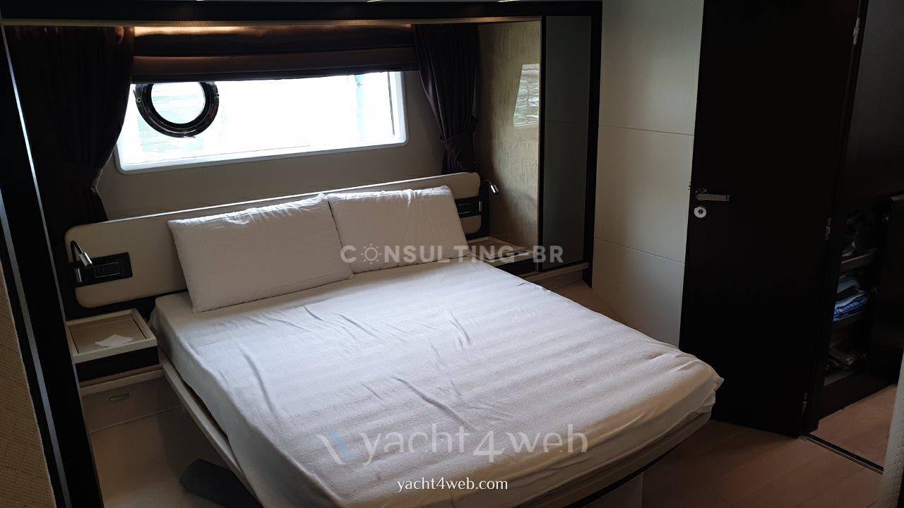 Azimut 66 fly 驾驶桥楼