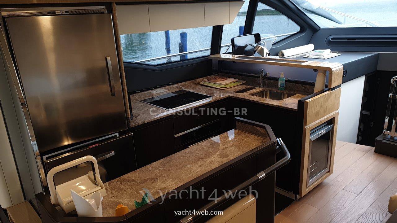 Azimut 66 fly 照片