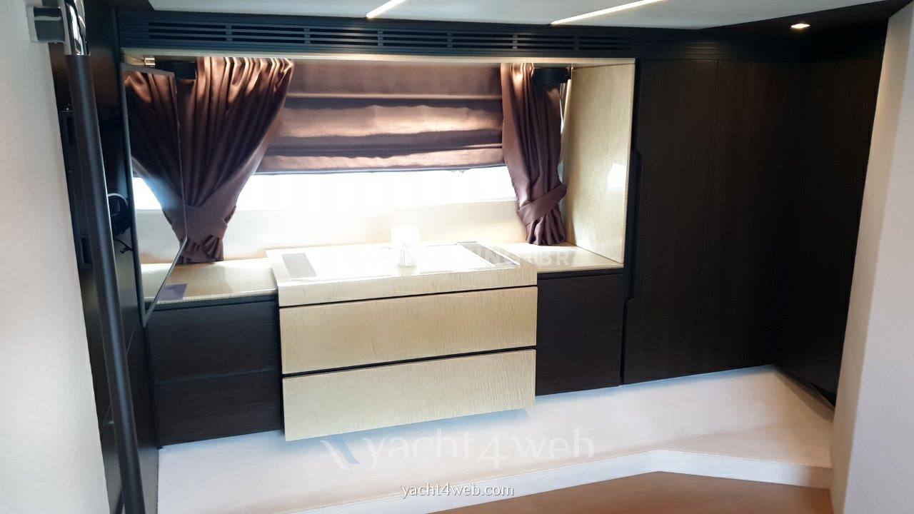 Azimut 66 fly 驾驶桥楼 使用