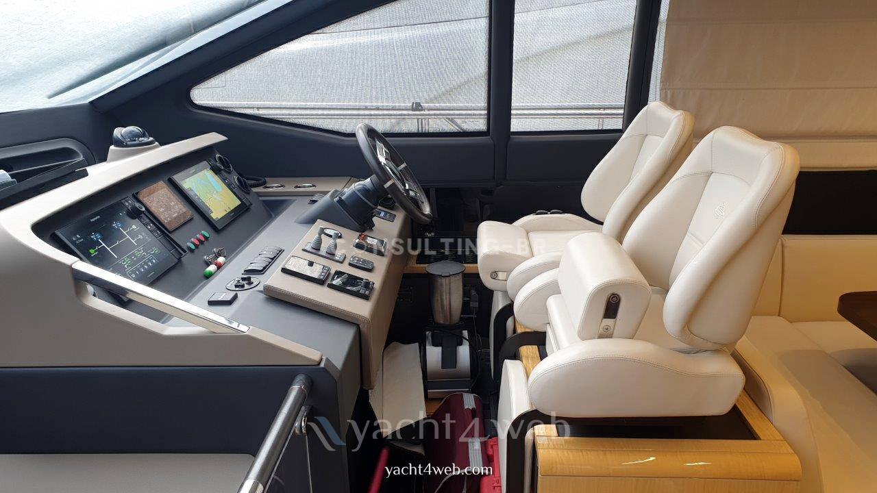Azimut 66 fly 驾驶桥楼 使用