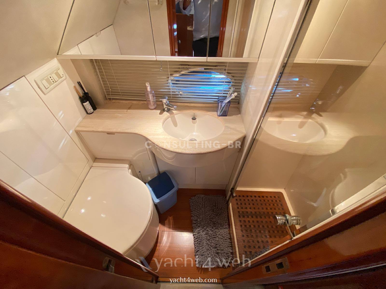 Pershing 54 机动船