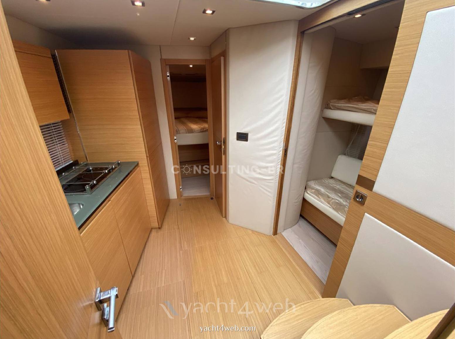 Azimut Atlantis 50x4 驾驶桥楼