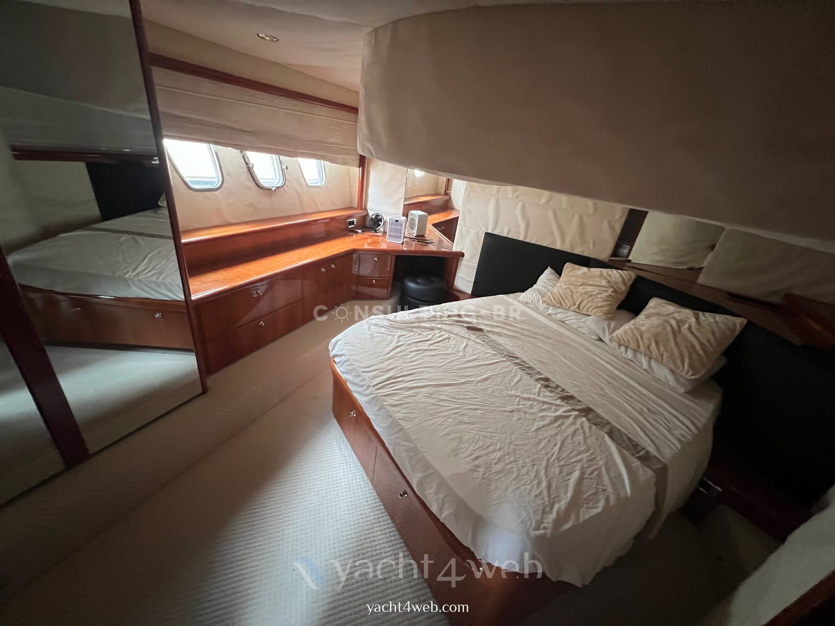 Sunseeker Manhattan 52 驾驶桥楼