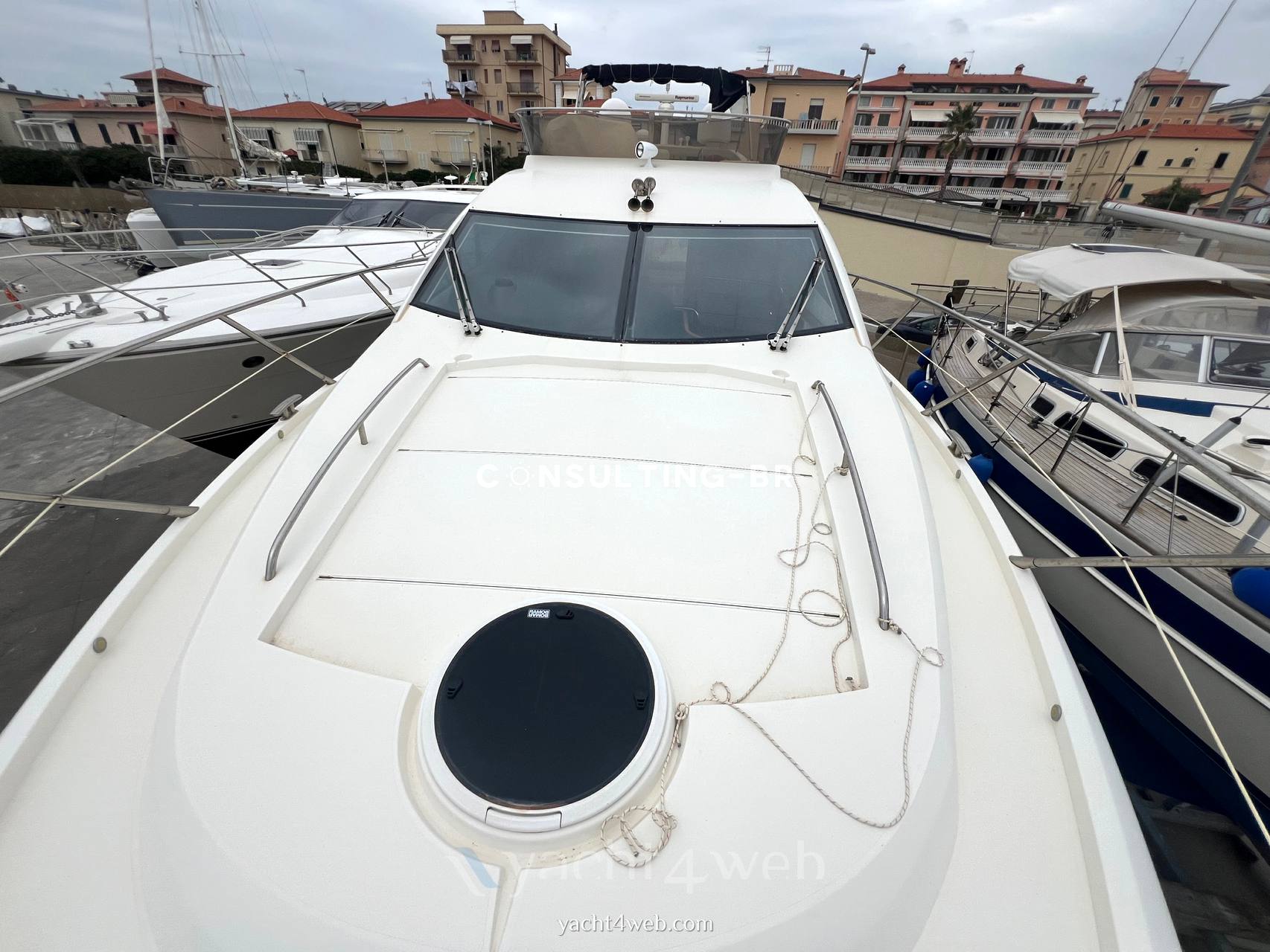 Sunseeker Manhattan 52 驾驶桥楼