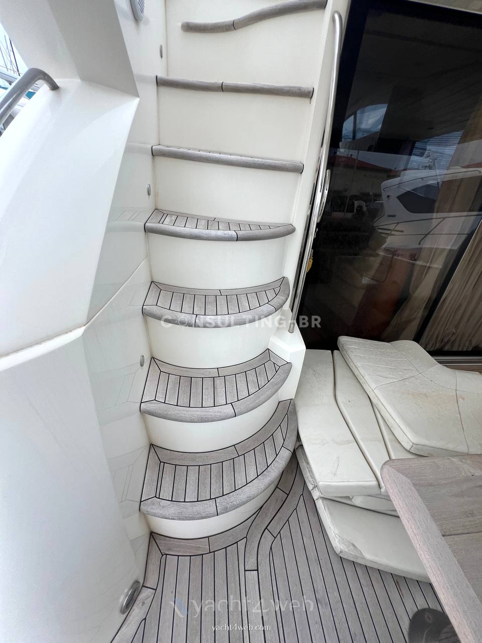 Sunseeker Manhattan 52 驾驶桥楼 使用