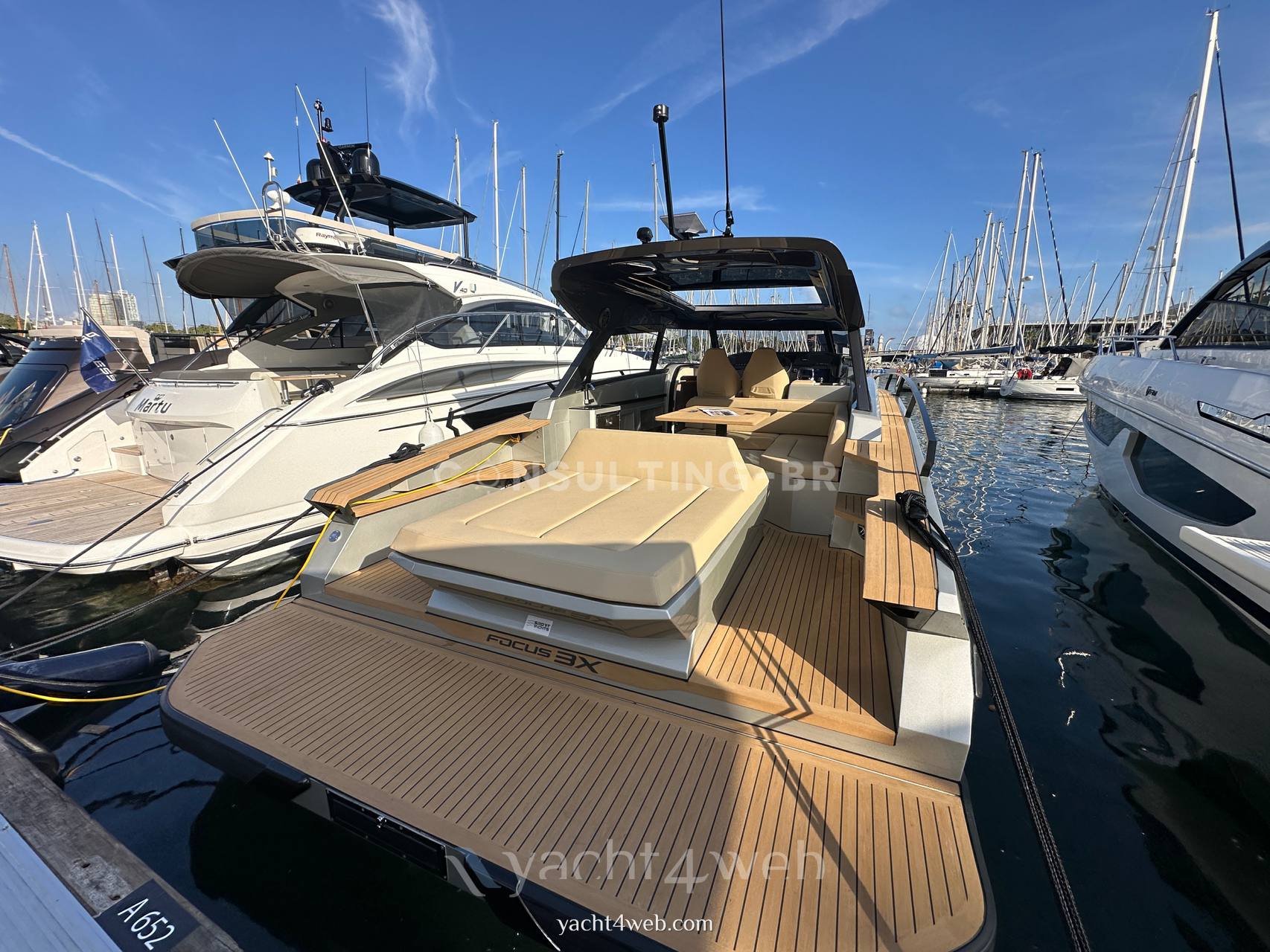 Focus 3x Bateau à moteur nouveau en vente