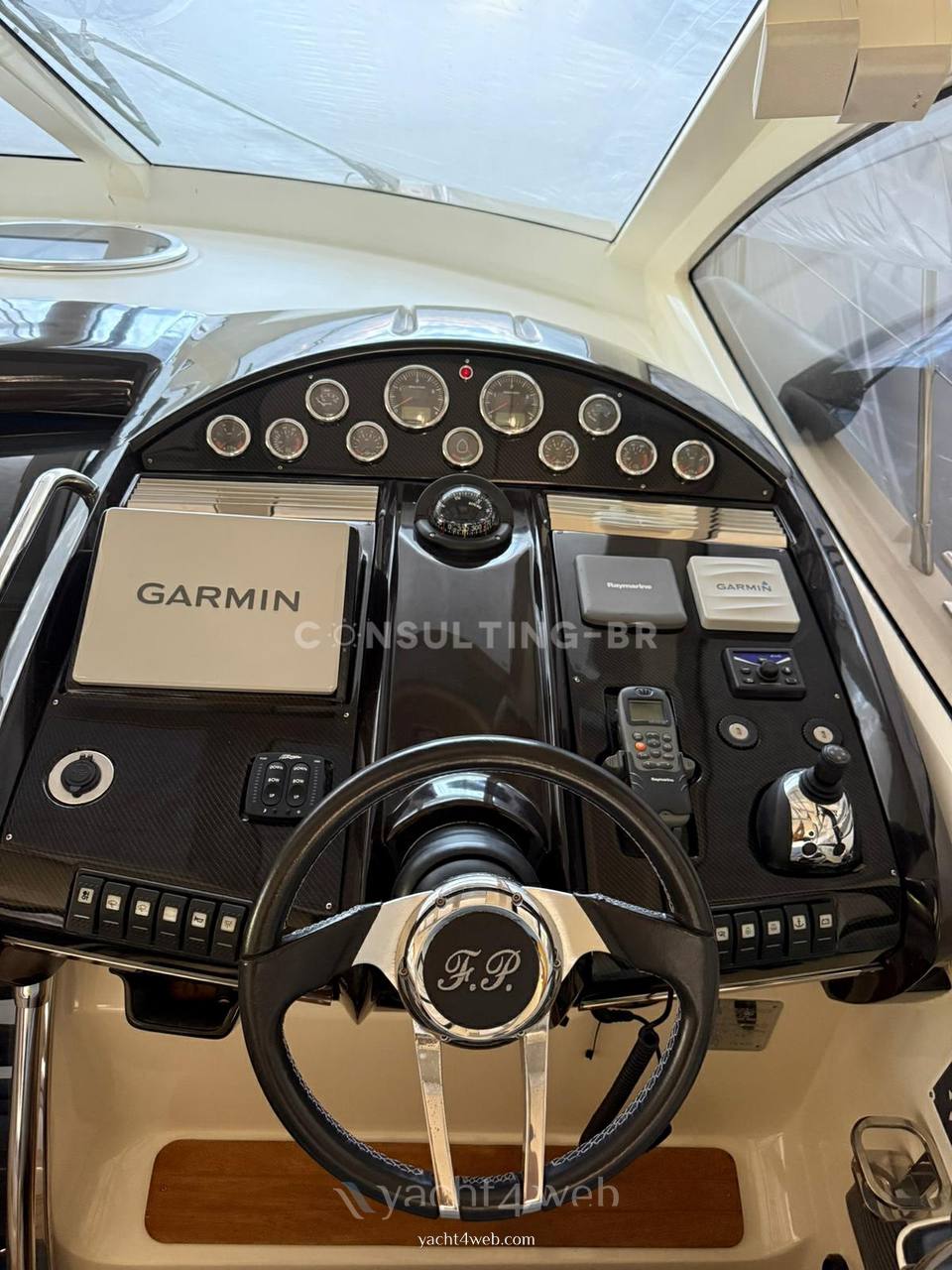 Absolute 47 ht 驾驶桥楼