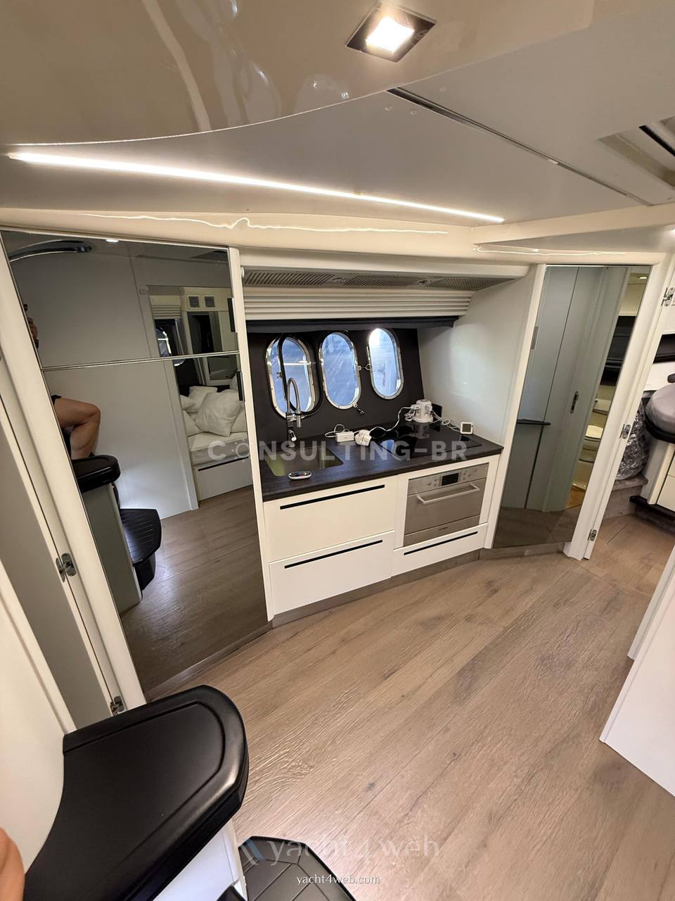 Absolute 47 ht 驾驶桥楼 使用