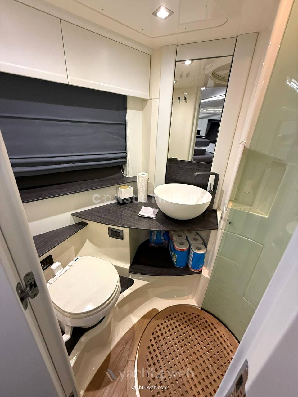 Absolute 47 ht 驾驶桥楼