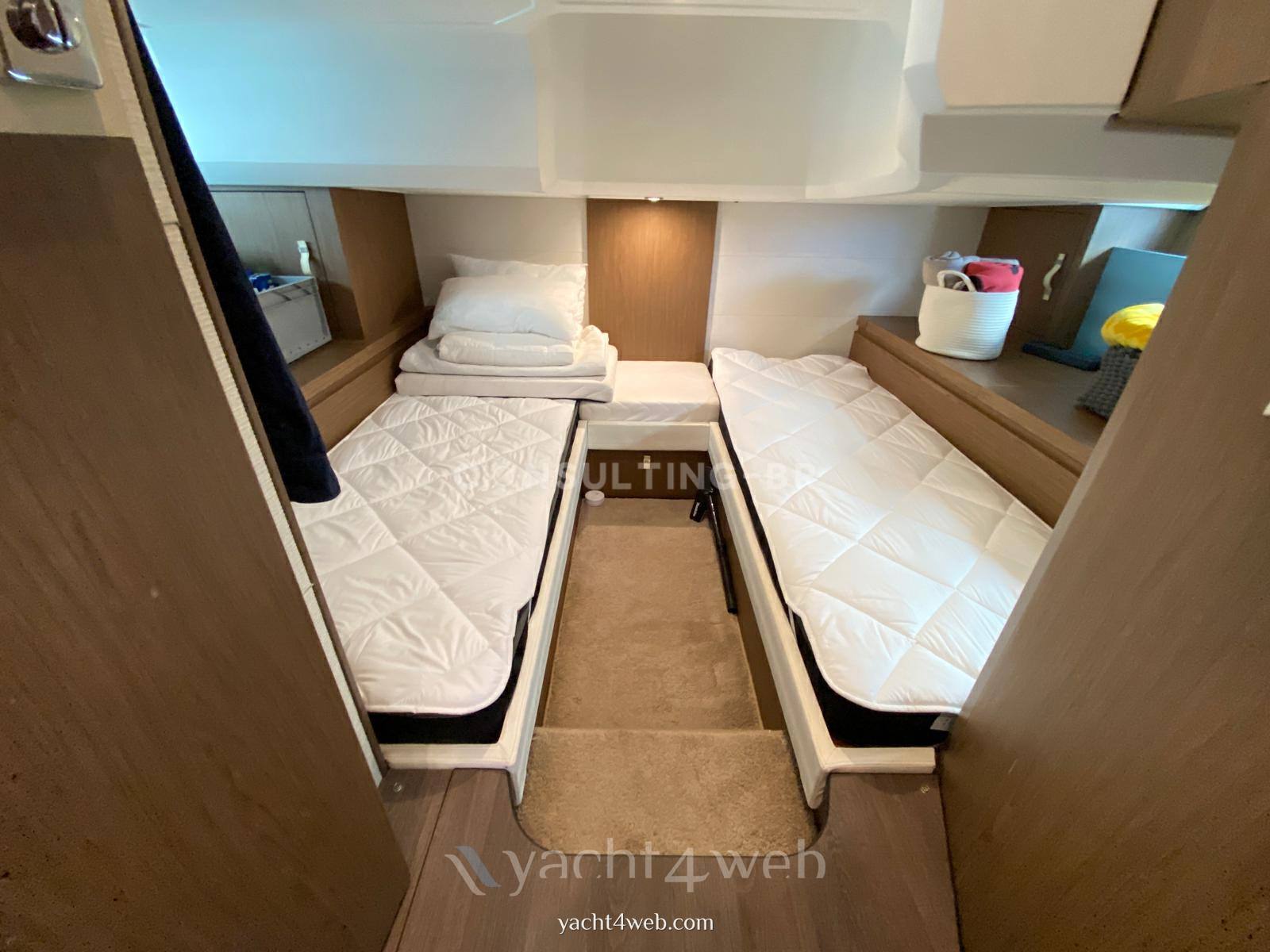 Beneteau Grand turismo gt 40 驾驶桥楼