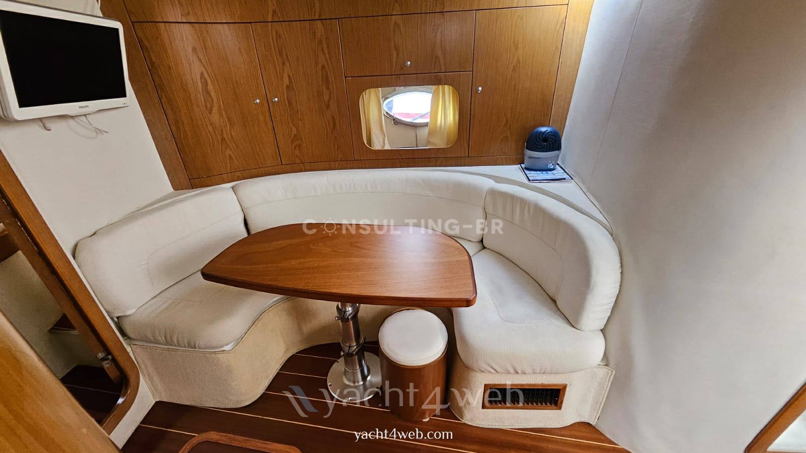 Innovazione & progetti Mira 43 barco a motor