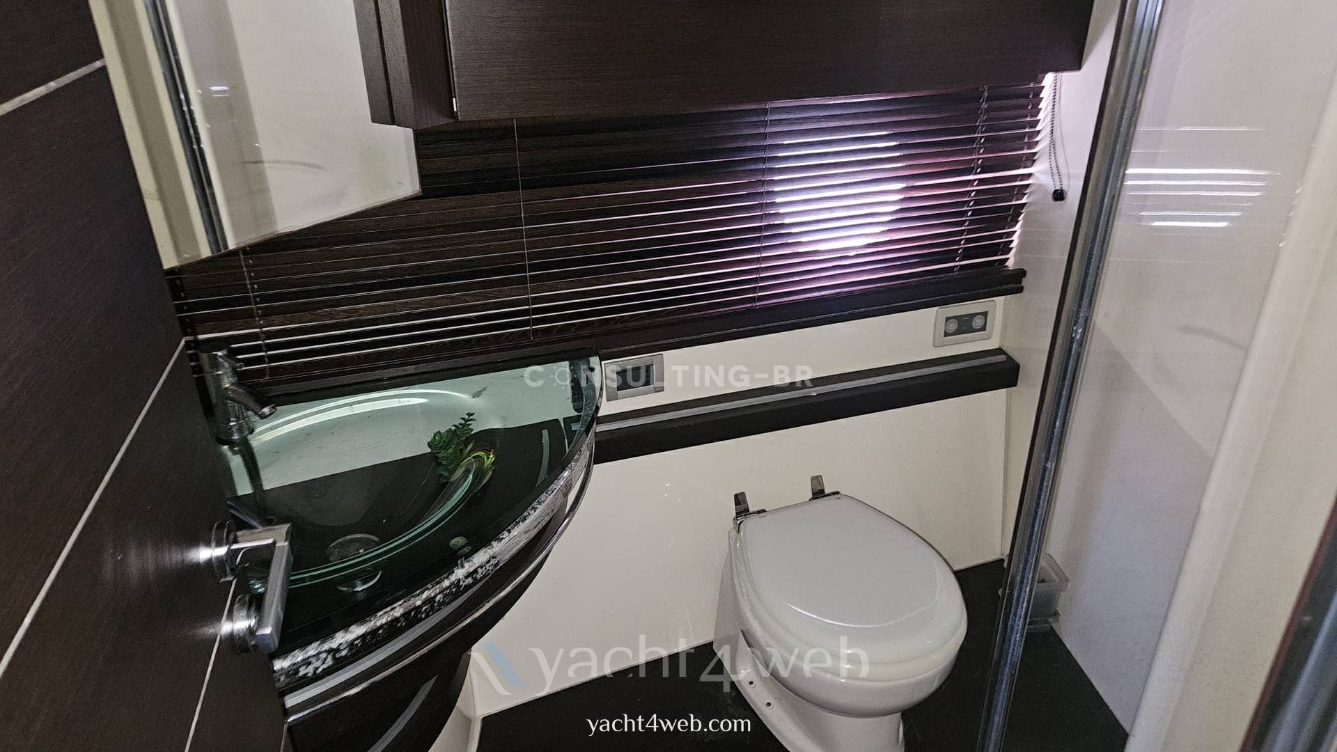 Azimut 68 s Barco a motor usado para venda