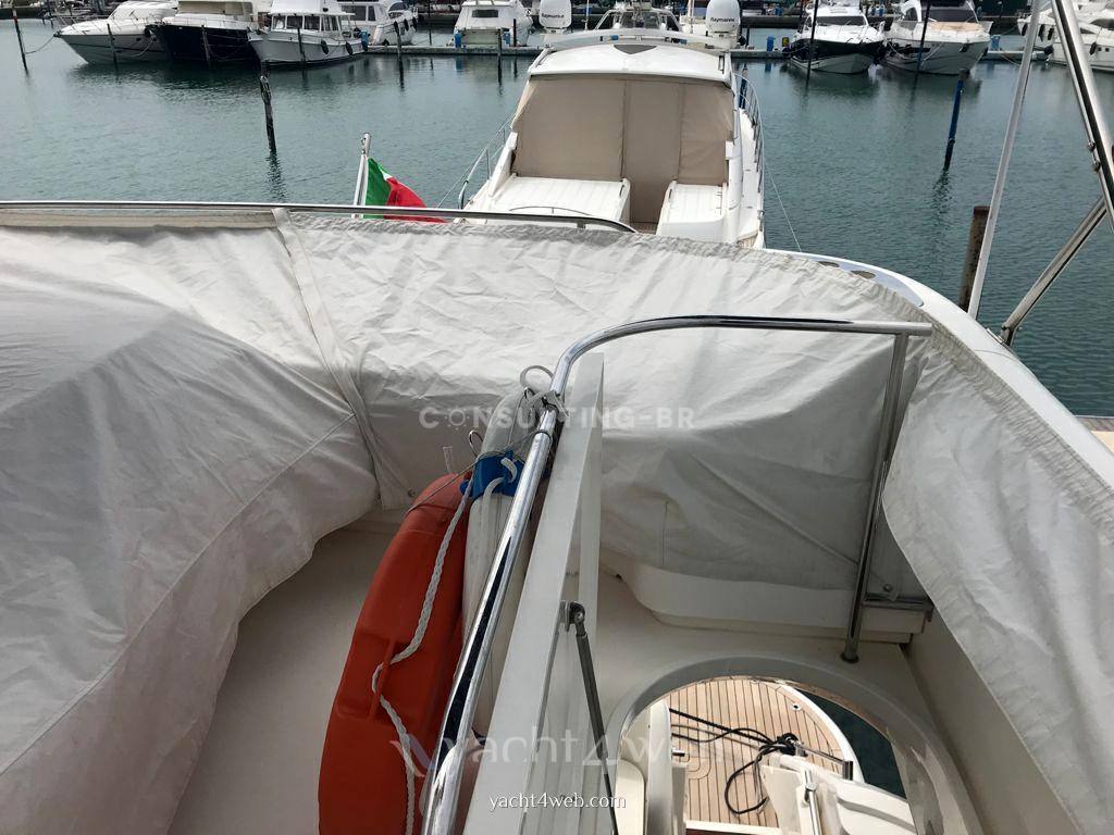 Fairline Squadron 58 Barco a motor usado para venda