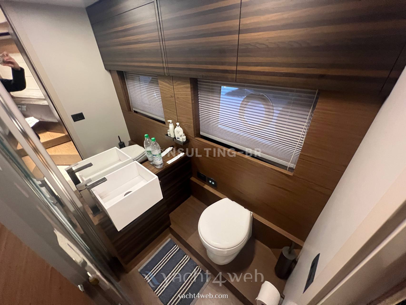 Ferretti 670 fly Photo