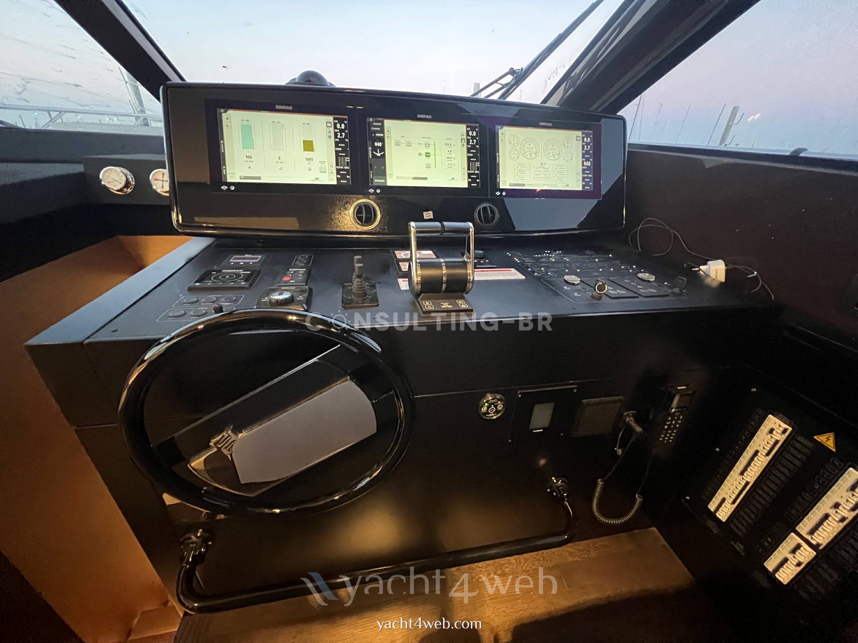 Ferretti 670 fly Motor boat used for sale