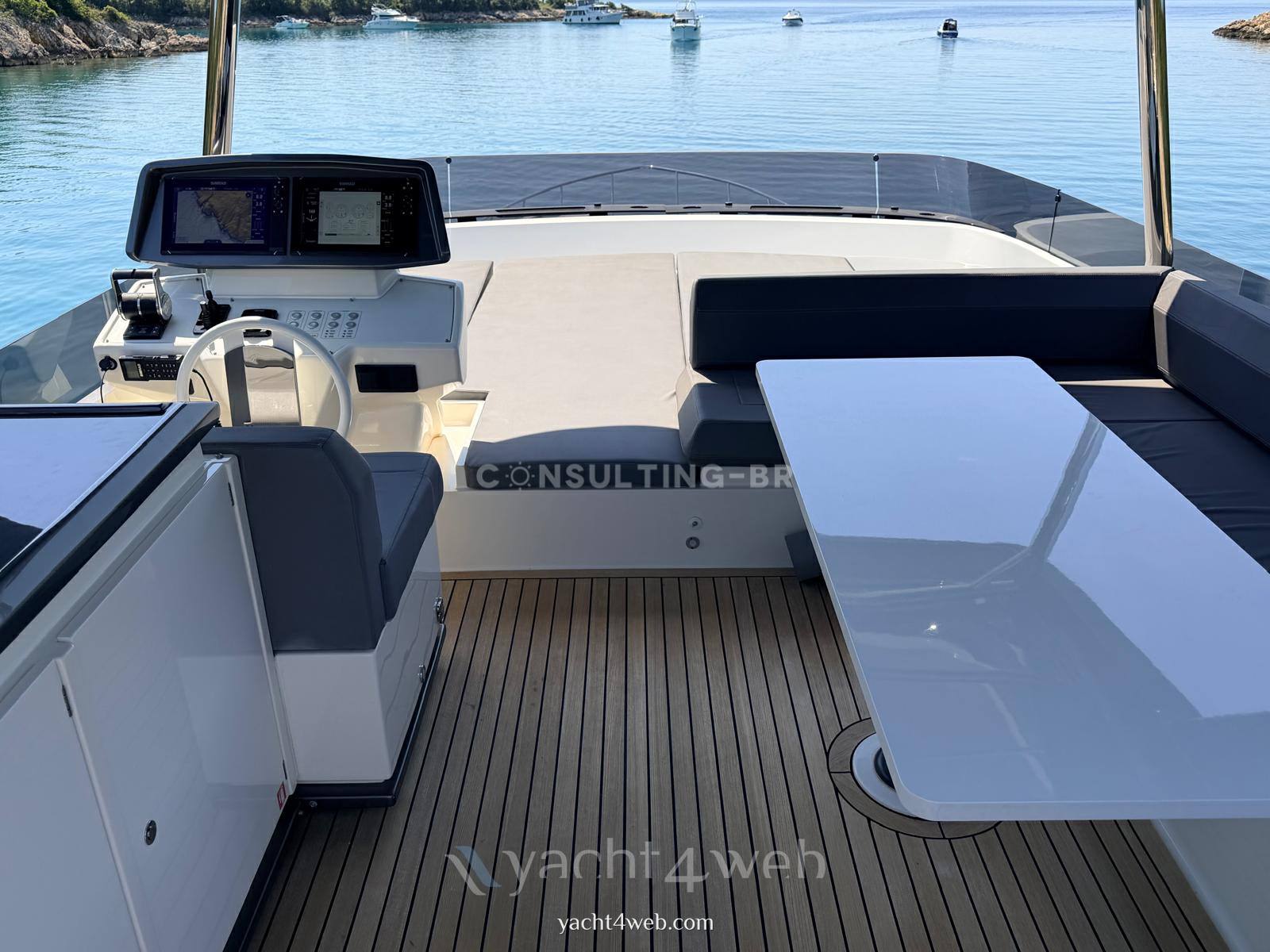 Ferretti 670 fly motor boat