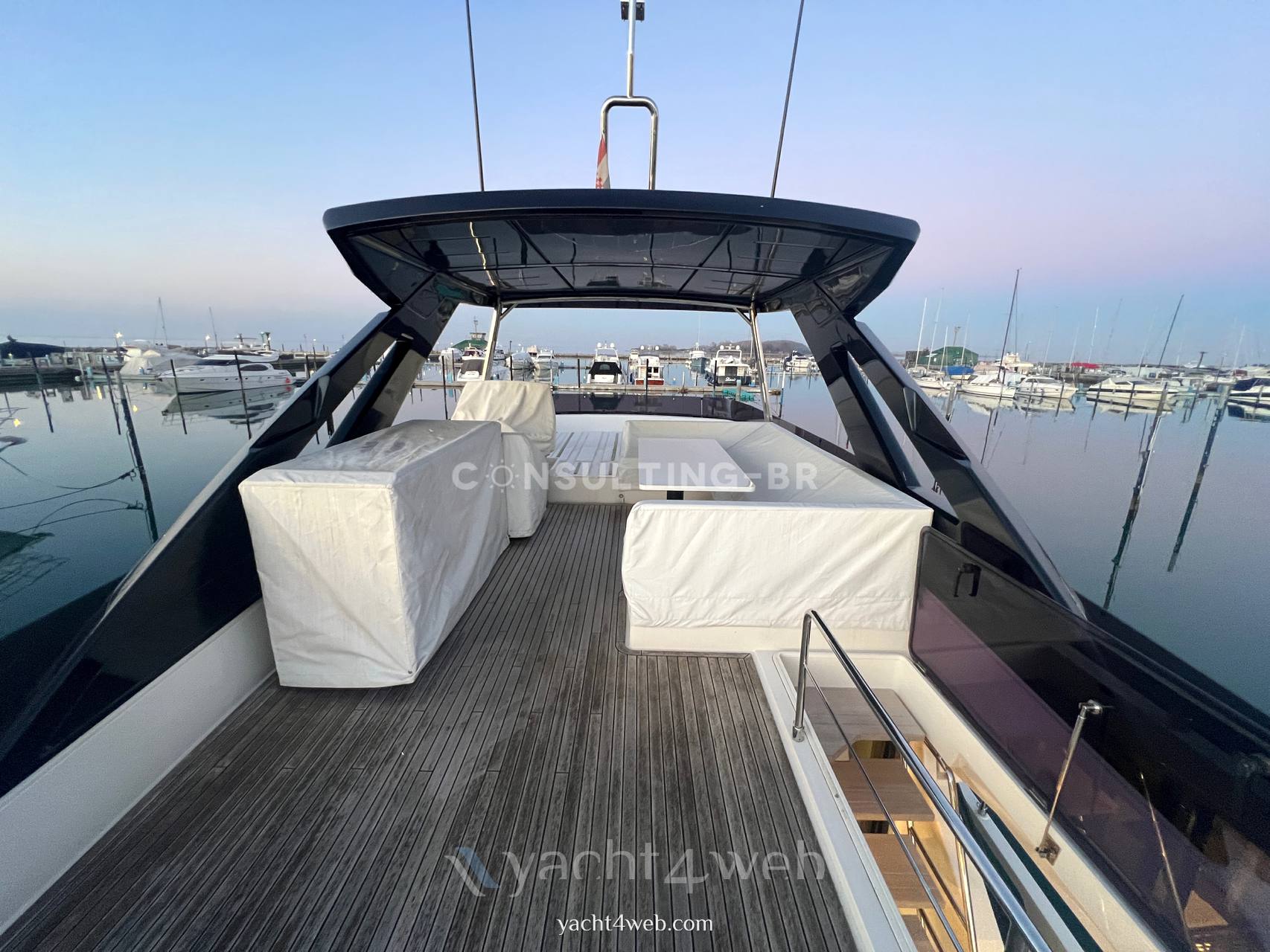 Ferretti 670 fly Flybridge