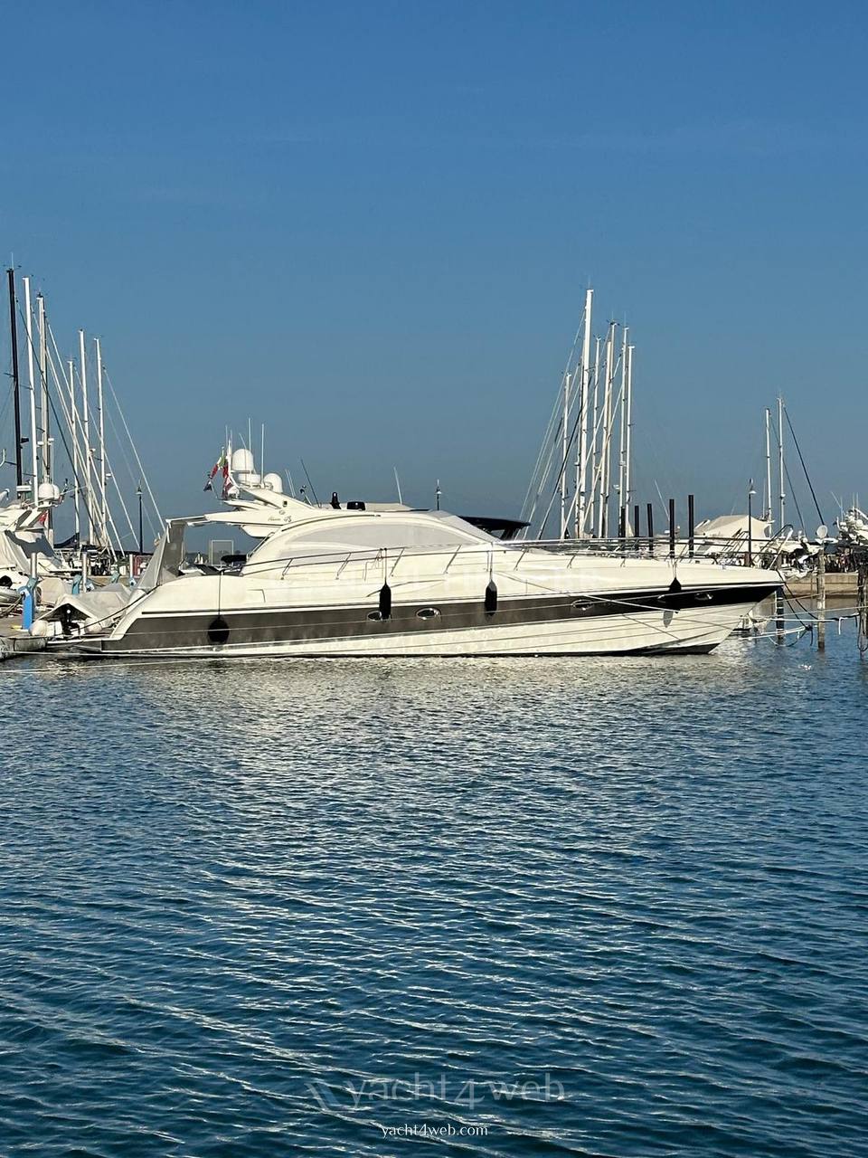 Innovazione & progetti Alena 48 Flybridge