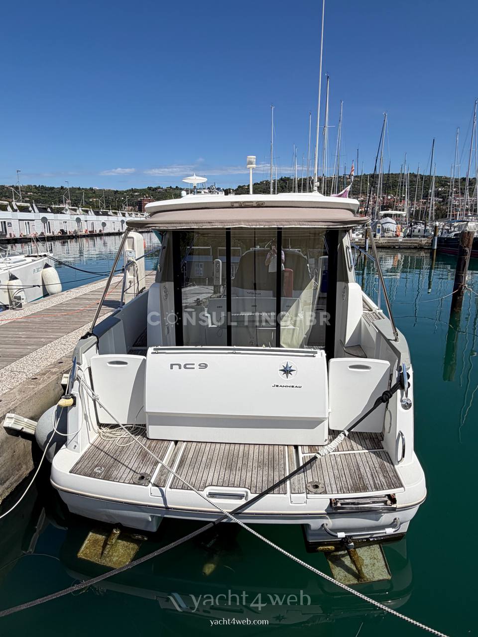 Jeanneau Nc9 Barco a motor usado para venda