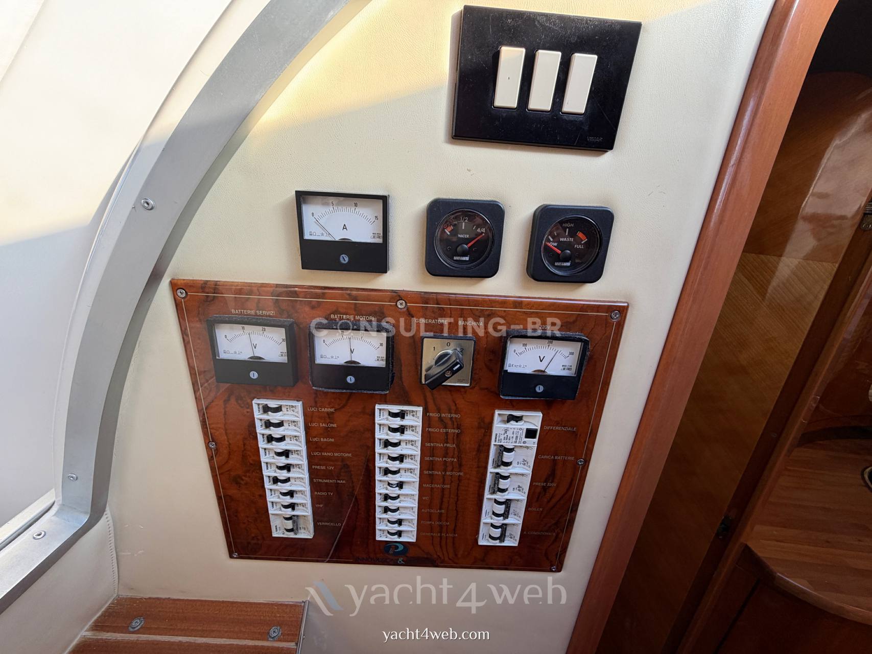 Innovazione & progetti Mira 40 bateau à moteur