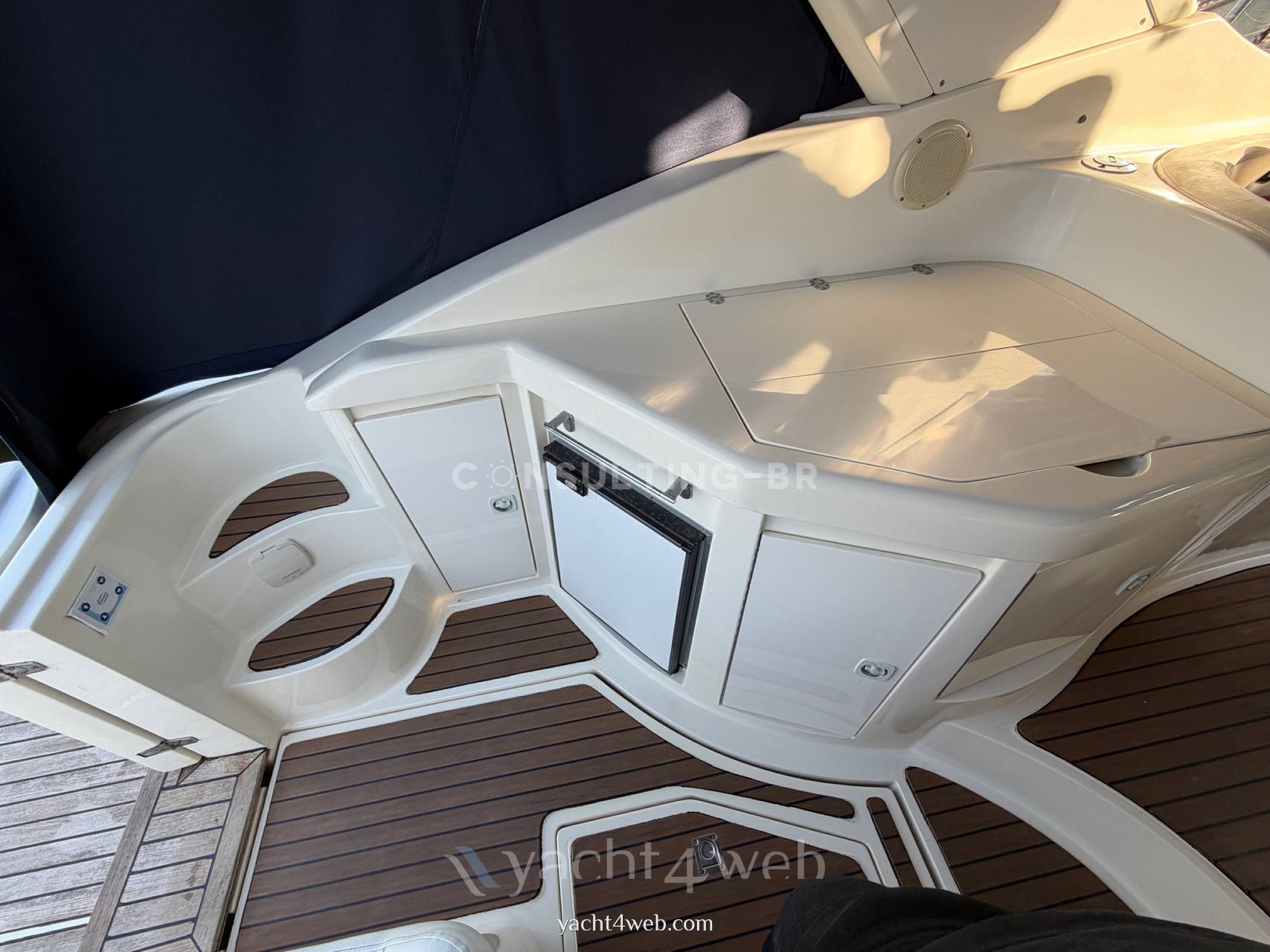 Innovazione & progetti Mira 40 bateau à moteur