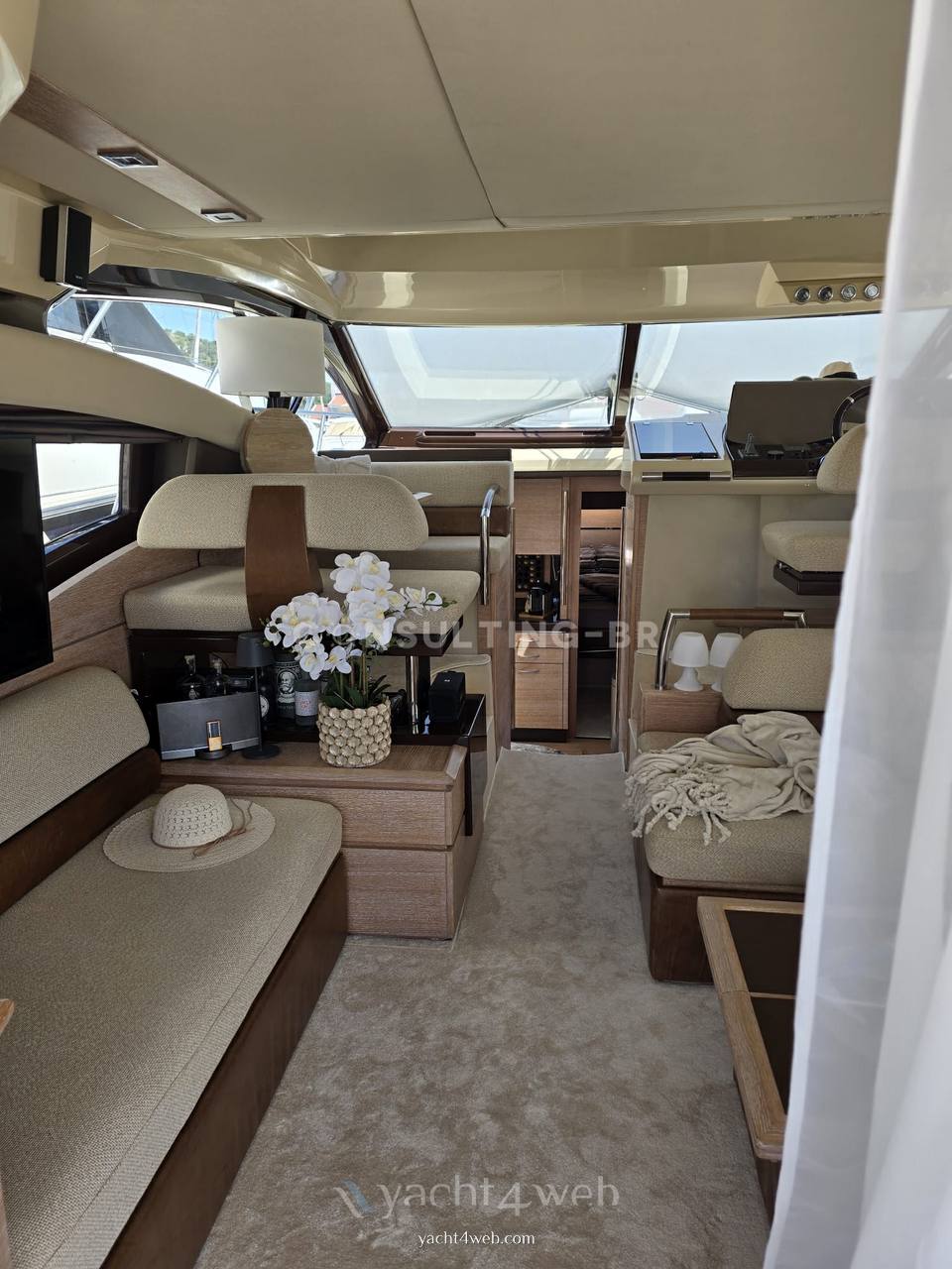 Azimut 47 fly Photo