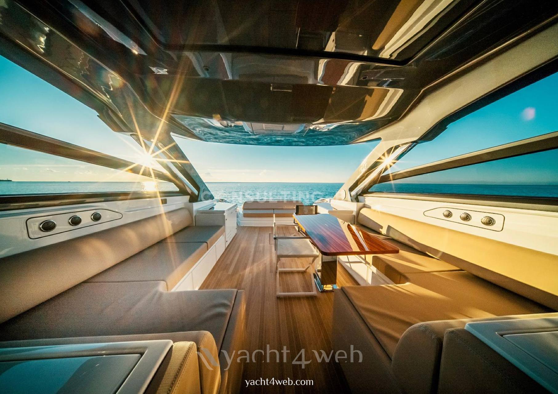 Riva 68 diable bateau à moteur