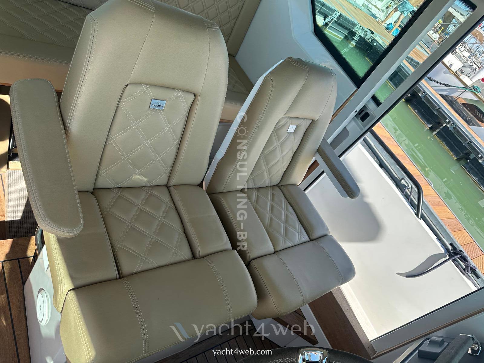Axopar 28 cabin brabus line Flybridge