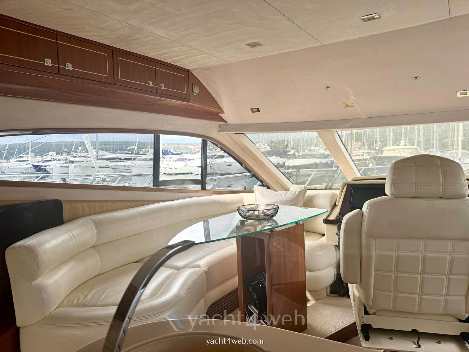 Galeon 530 fly 照片