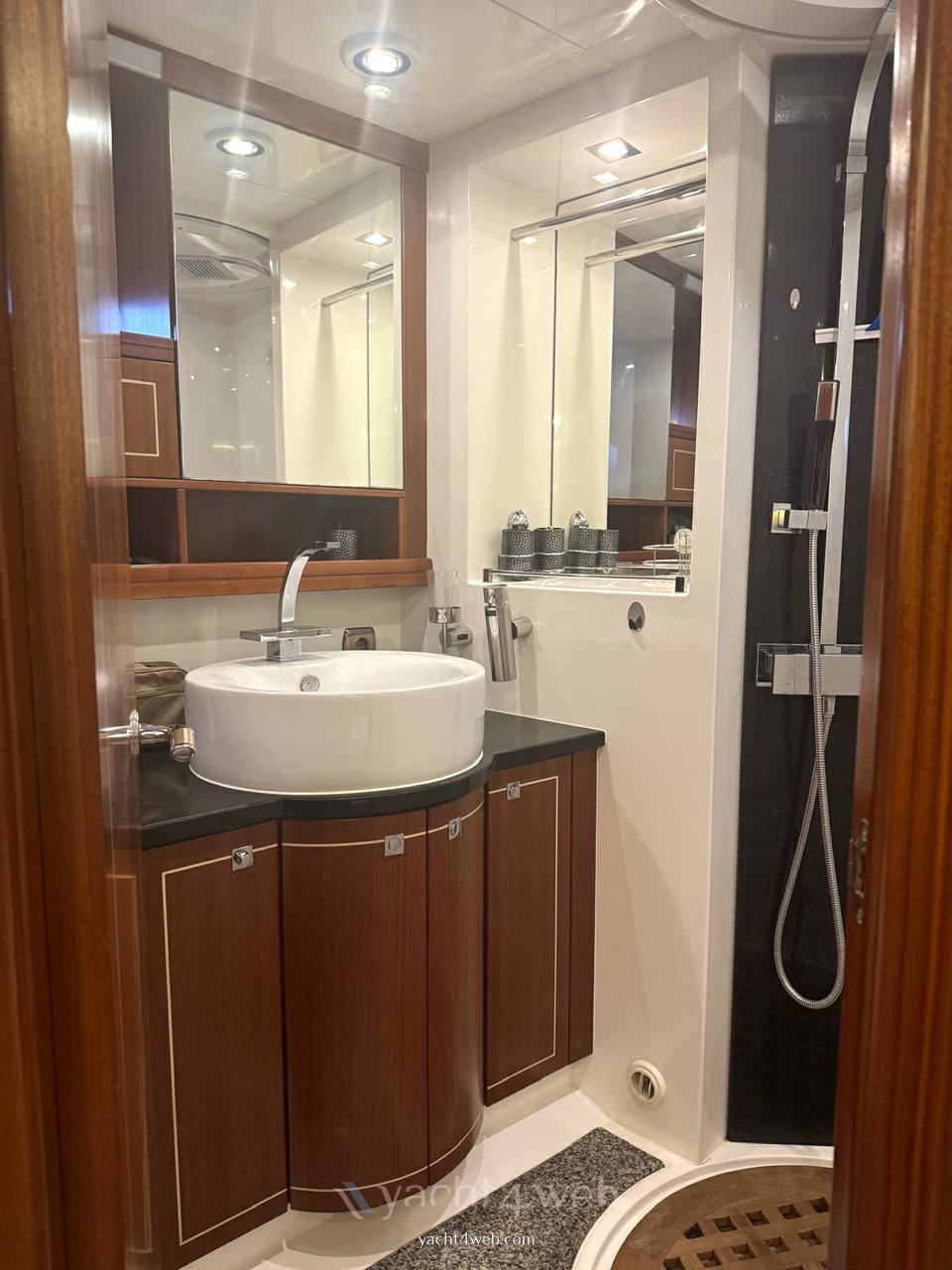 Galeon 530 fly 照片
