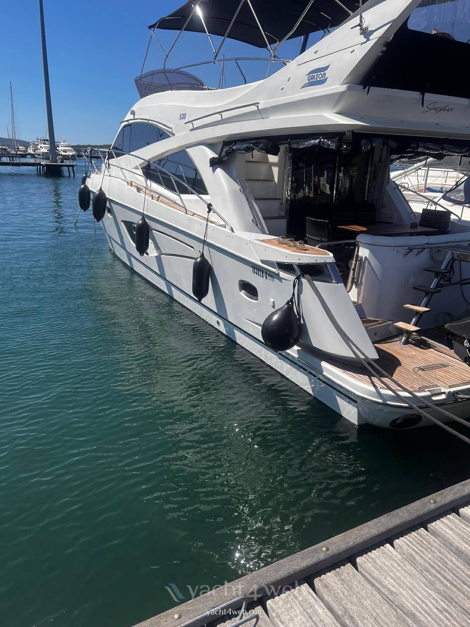 Galeon 530 fly 驾驶桥楼