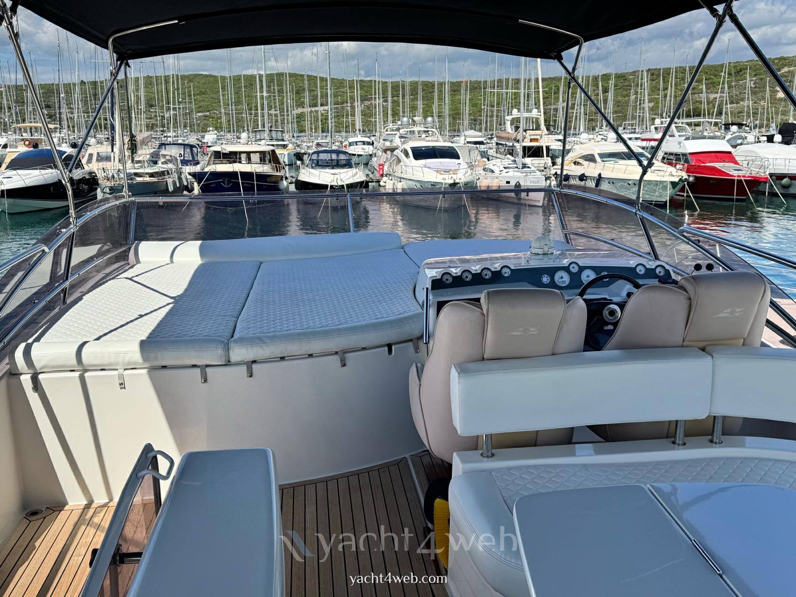 Galeon 530 fly 驾驶桥楼 使用