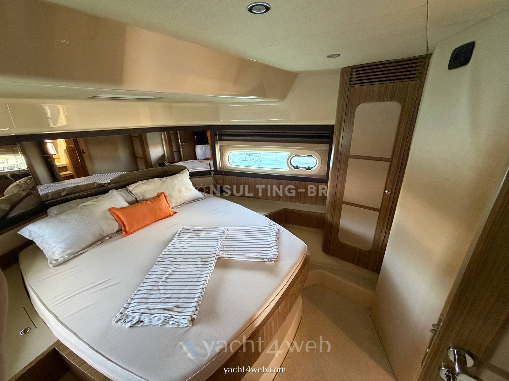 Azimut Magellano 43 驾驶桥楼